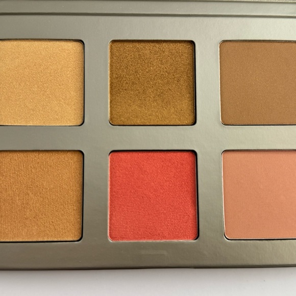 Iconic London Blaze Chaser Face Palette - Picture 3 of 3